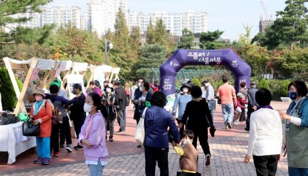 (광명1-1)전국 최초의 평생학습도시 광명시는 지난 13일부터 15일까지 광명시 평생학습원과 권역별 마을 축제장에서 ‘제19회 광명시 평생학습마을축제’를 성황리에 개최했다.jpg