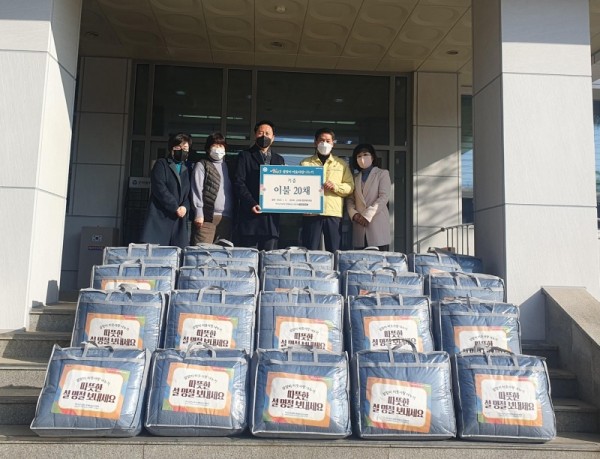 보도자료6+하나님의+교회+설맞이+이불+후원.jpg