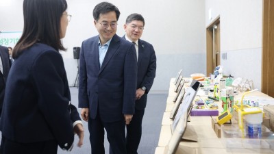 김동연, 정부 재생에너지정책 축소에 전문가들과 대응방안 모색