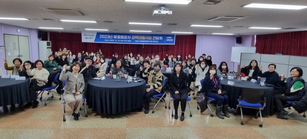 (광명1)광명시 여성새로일하기센터는 21일 오전 여성비전센터 3층 비전교실에서 ‘광명시 맞춤형 강사경력 이음사업’ 간담회를 개최했다.jpg