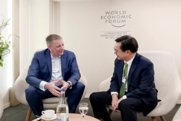 카이+베크만+(Kai+Beckmann)+Merck+CEO+면담.jpg
