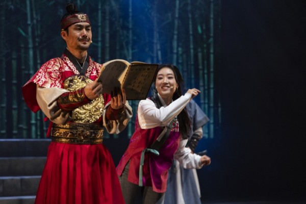 4-1.수원시립공연단창작무예뮤지컬‘THEBOOK(더북)’관객사로잡았다.jpg