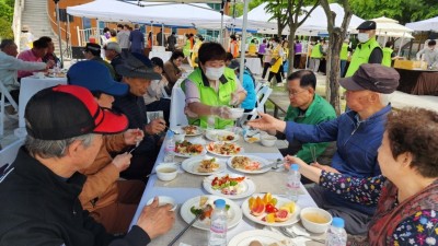 맛있는 음식은 행복을, 노래는 사랑을 싣고... 능곡동에 퍼진 행복 나눔