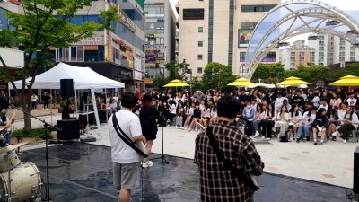 능곡청소년문화의집, 청소년 끼와 재능 펼친 거리 버스킹... 능곡동에 활기 가득