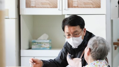 김성중 경기도 행정1부지사, 노인전문요양원에서 봉사활동하며 ‘경기도 간병 SOS’ 안내