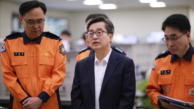 경북 북부권 산불 확산에 경기도 소방재난본부 찾은 김동연 “국가 비상사태라고 생각하고 우리 일처럼 적극 지원하라”