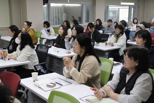 7일 안양시 인재육성재단은 학부모 교육강사단 오리엔테이션을 실시했다.JPG