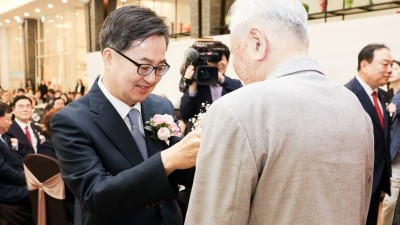 제53회 어버이날 기념행사 참석한 김동연. 광복 80주년 맞아 사할린 동포 특별 초청