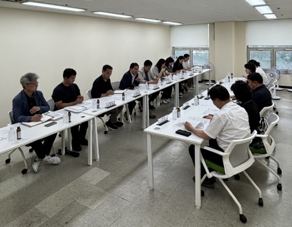안양시는 정당현수막 난립 해결을 위해 16일 정당현수막 관리 간담회를 개최했다 1.jpeg