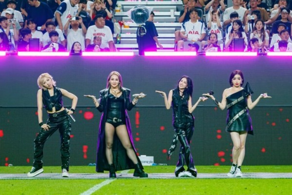 ‘2025 쿠팡플레이 시리즈’ 2경기 하프타임 쇼 아티스트 투애니원(2NE1).jpg