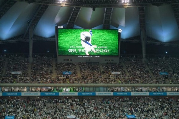 ‘2025 쿠팡플레이 시리즈’ 2경기 경기 직후, 공개된 손흥민 헌정 영상.jpg