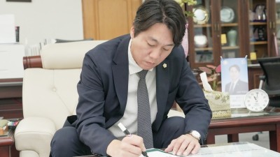 안양시의회 박준모 의장,  광복 80주년 기념 ‘손글씨 인증샷 릴레이’ 동참