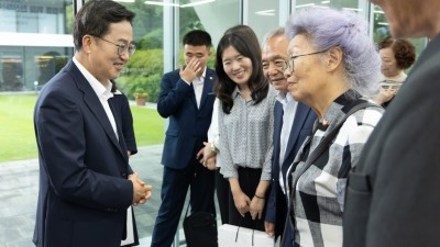김동연, 국외 독립유공자 후손 초청해 “국민들로부터 존경과 감사 받을 수 있도록 역사 바로 세우기에 앞장”